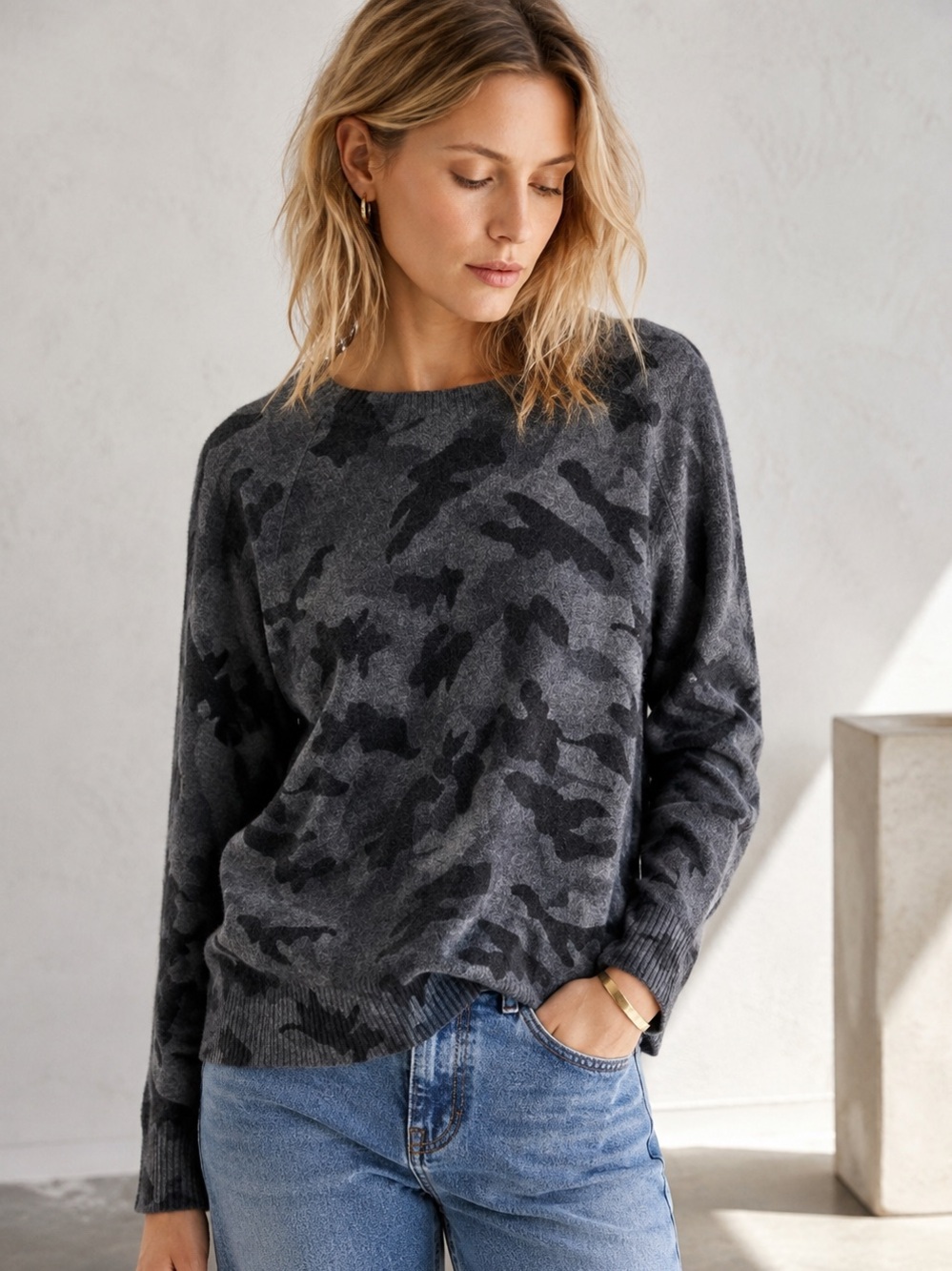 Aqua 100% Cashmere Camo Crewneck Sweater Gray Black Medium - Picture 2 of 16